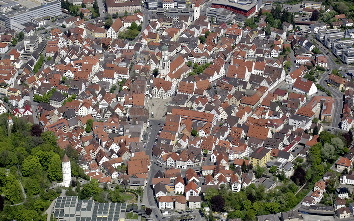 Schrägluftbildaufnahme der Altzstadt von Biberach