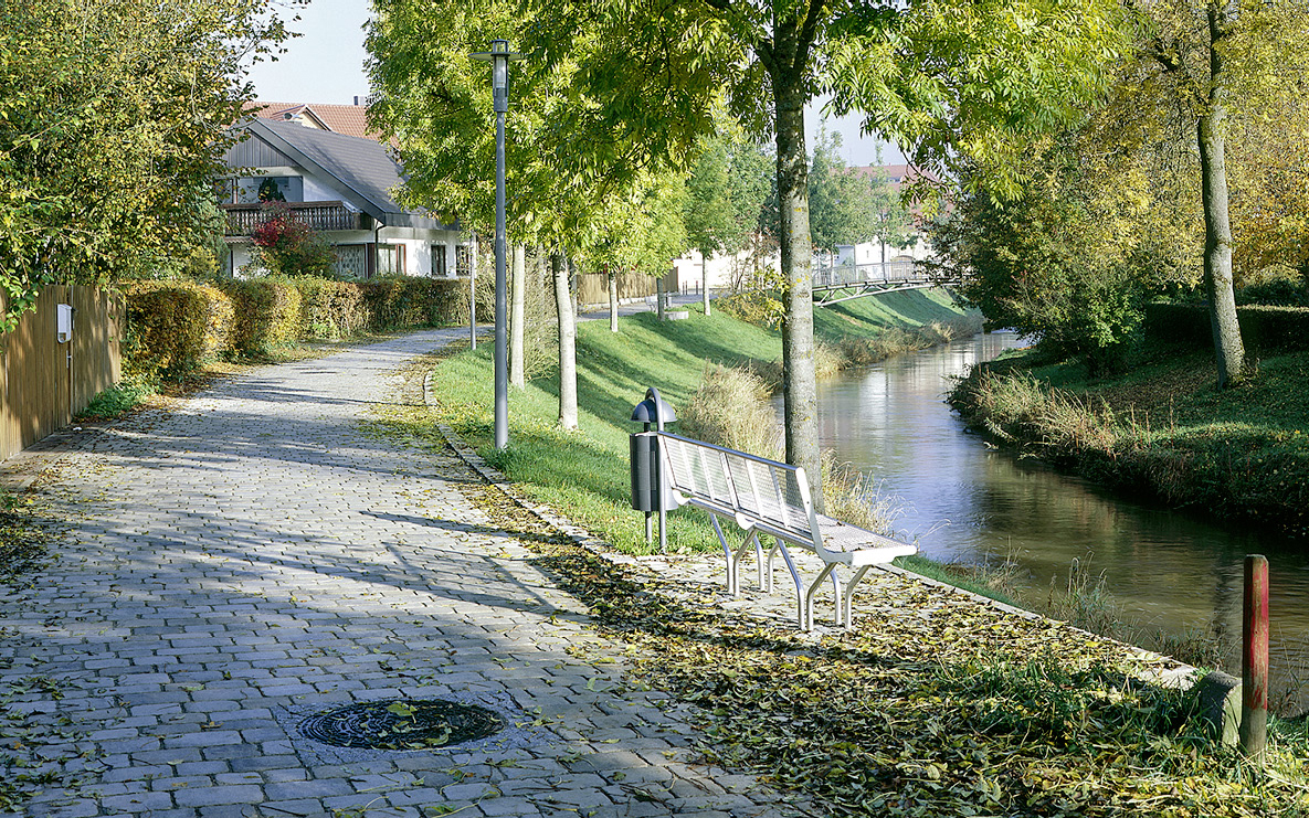 Zehntscheuerplatz Abtsgmünd, Uferbereich Lein