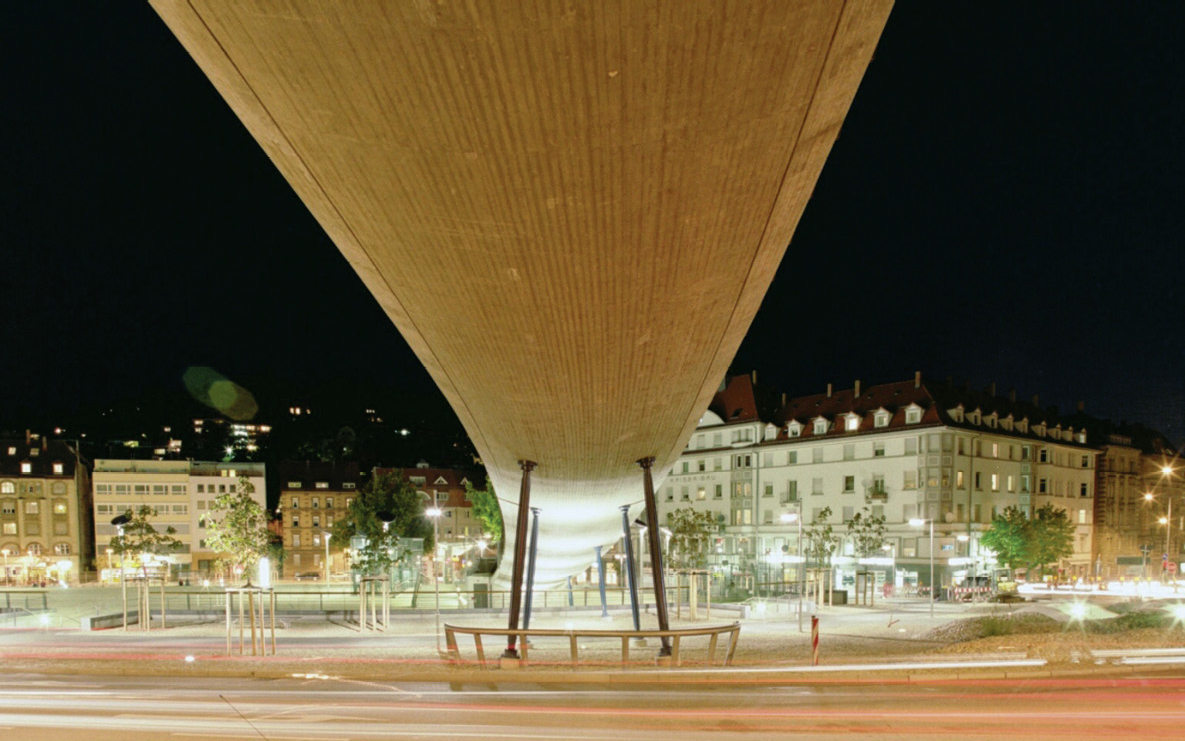 Marienplatz Stuttgart, Brücke Zahnradbahn (Nachtaufnahme)